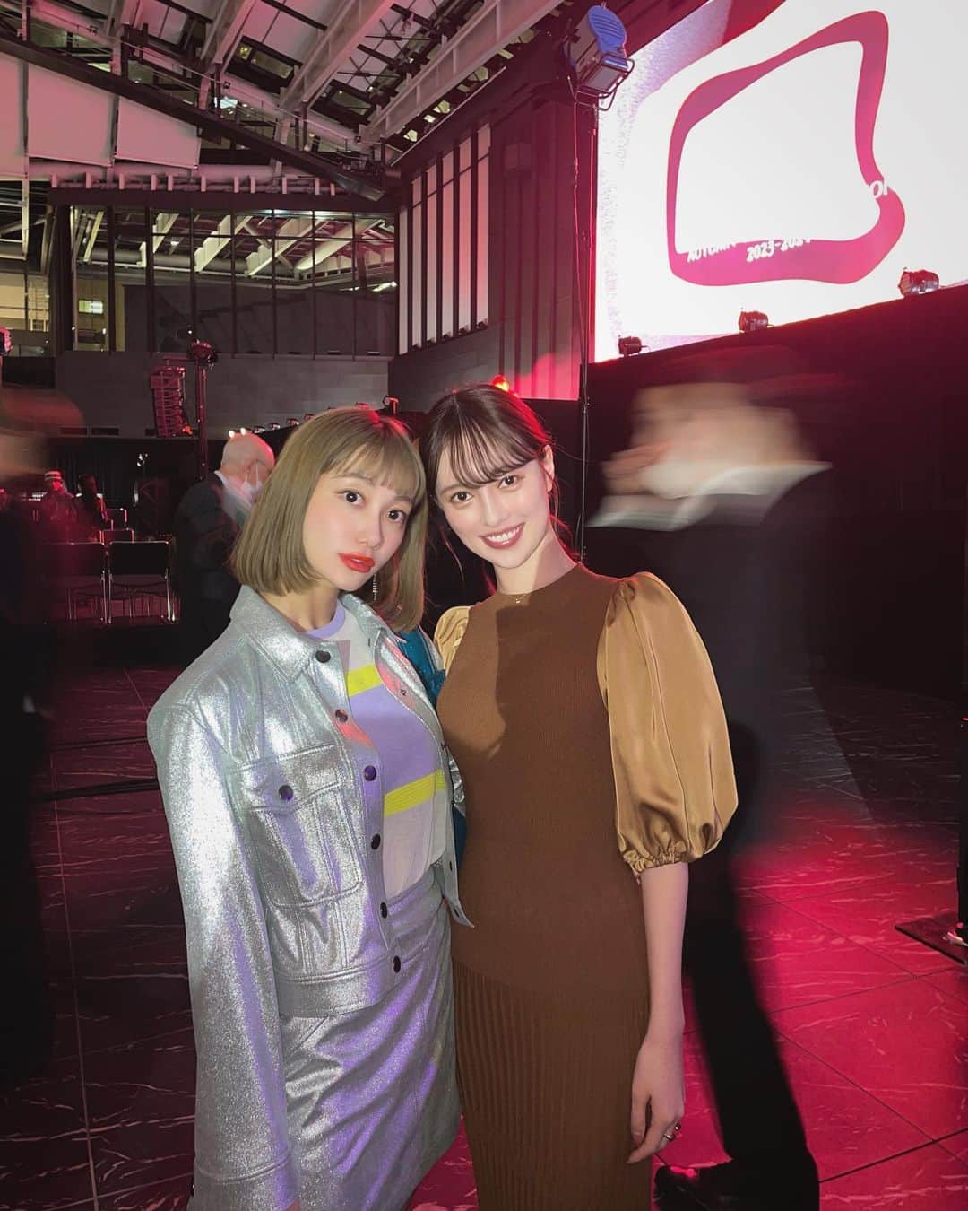 宮内理沙のインスタグラム：「そしてももな氏にも会えました😙 久々会えて嬉しかった🥰 いつでも家来てね🤣🤍  photo by ゆかちゃん🫶  #taeashida  #awcollection  #躍動感」