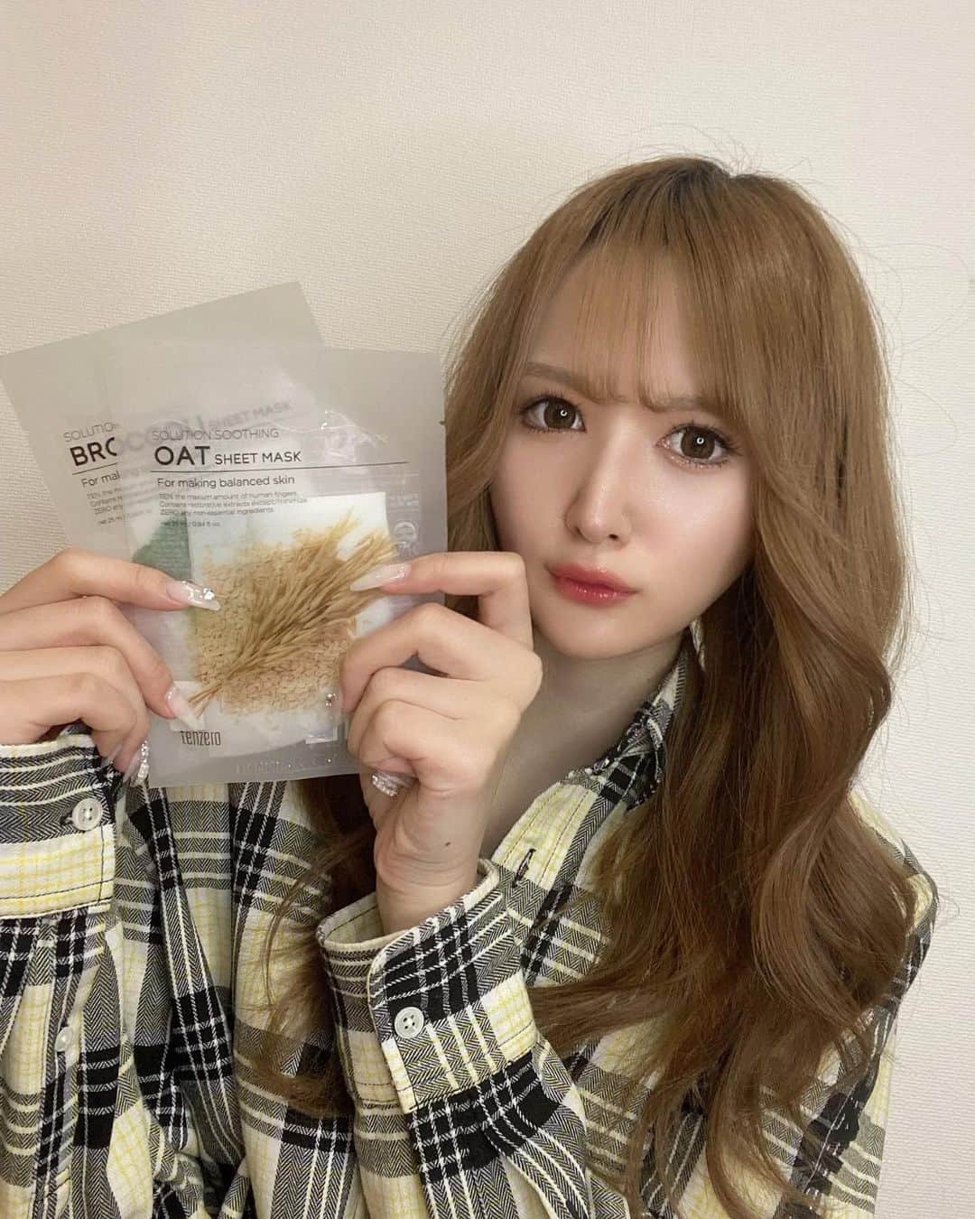 長沼まゆのインスタグラム：「最近肌の揺らぎがひどくて… 肌荒れしにくいのが取り柄だったんだけどね🥹 だからいろんなシートマスクを使ってるんだけど 韓国コスメのテンゼロのが良かった！！ お肌もちもちになるしいい感じなの～🤍  日本だと鶴橋にある @foreverbeauty_k_town で買えるよ🛒𓈒𓂂𓏸  #foreverbeauty#fb#tenzero#テンゼロ #シートマスク#パック#韓国コスメ#韓国スキンケア#鶴橋コリアンタウン#大人気#2023年ベストヒット」