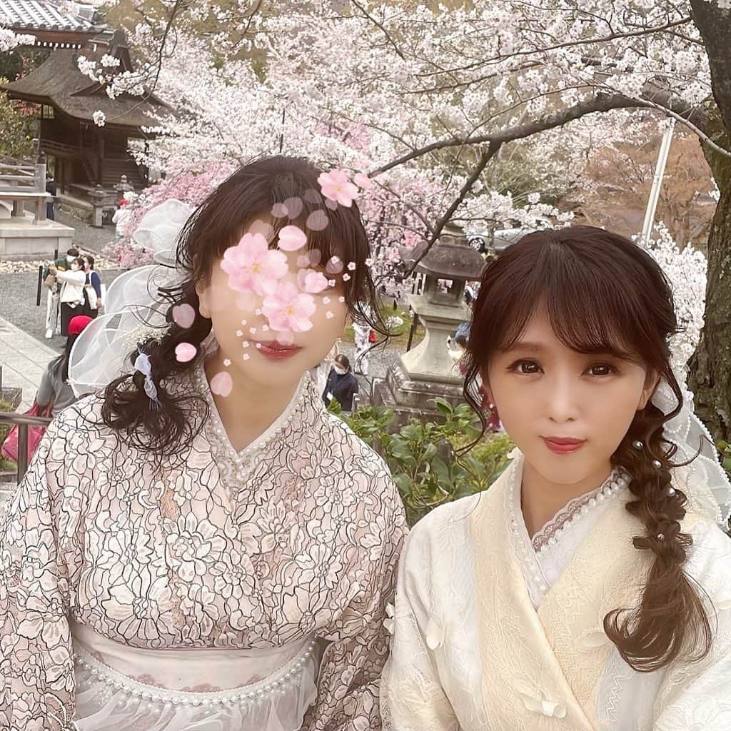 pe_momo.293さんのインスタグラム写真 - (pe_momo.293Instagram)「はろ〜♡♡. お疲れ様✨✨. . . 京都お花見🌸. . #清水寺  は🌸が少なかったけど 清水寺 近辺ぶらぶらするの楽しい❤️. . #祇園白川　#円山公園 🌸綺麗だったよ🤤  . 👘でお花見楽しい🥹💕. . . . . 👘❤️. #京都着物レンタルもこもこ . 清水寺店　. @kimonorental_mocomoco  . . . 東山エリア近辺でお花見コース🌸. . ☆清水寺近 ☆円山公園. ☆祇園白川. ☆高台寺　🌙ライトアップ. ☆知恩院　🌙ライトアップ.   .  . .  . . . @kimonorental_mocomoco . 📱080-5630-3929 💻yoshida-kimono.com/playlist-kyoto1 🚃京阪電車(清水五条）徒步13分 📮京都市東山区遊行前町559-8 嵐山本店・清水寺・祇園・八坂神社 🌸修学旅行プラン2500円～ 🌸学割セットプラン4000円 🌸もこもこプラン5000円 🌸カップルプラン9000円 ヘアセット＋髪飾り付け放題✨ . . .  . いつも見に来てくれてありがとう🥰✨✨✨ . . . #京都着物レンタルもこもこ#お花見 #京都桜#京都桜巡り #お揃いコーデ #pr #京都着物レンタル#着物レンタルMocomoco#レトロ着物#レース着物#京都カフェ巡り#花見コーデ #着物コーディネート#着物ヘアアレンジ#着物女子#京都観光#京都旅行#着物好きな人と繋がりたい#京都カフェ#京都散策#女子旅」3月30日 21時53分 - pe_momo.293