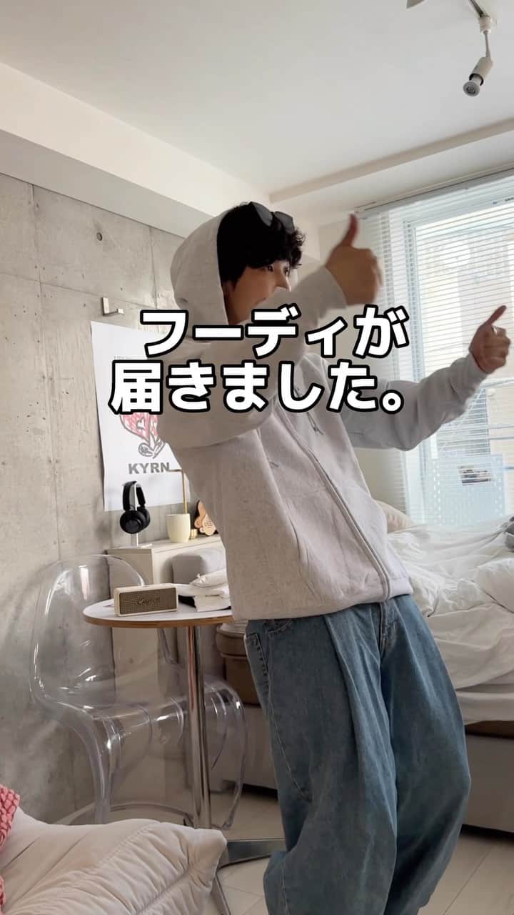 あべじゅんやのインスタグラム：「_いやぁ、いいフルジップ！ @callme_balloon   デニムはよく聞かれるが ネオンサインです！  どっちもかわちい🫶 フルジップは一個もってるだけで 重宝するぞおおぉ  #callmeballoon #ストリートファッション #ストリートブランド#フルジップ#フルジップパーカー  #購入品紹介」