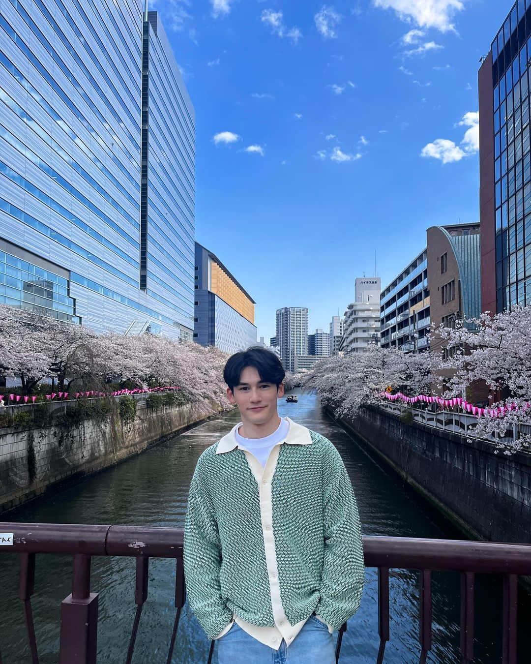 パース・ナクンのインスタグラム：「目黒川桜まつり🌸 sakura in meguro」