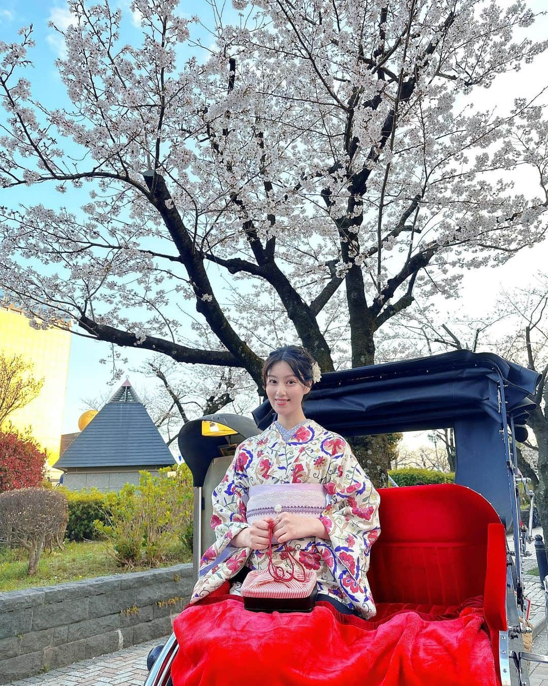 松原伊予菜さんのインスタグラム写真 - (松原伊予菜Instagram)「お仕事で着物を着ました〜👘🌸 ずっと着たかったから嬉しかったなぁ´- 人力車に乗る事もできて楽しいお仕事でした🚘」3月30日 22時05分 - iyona_147