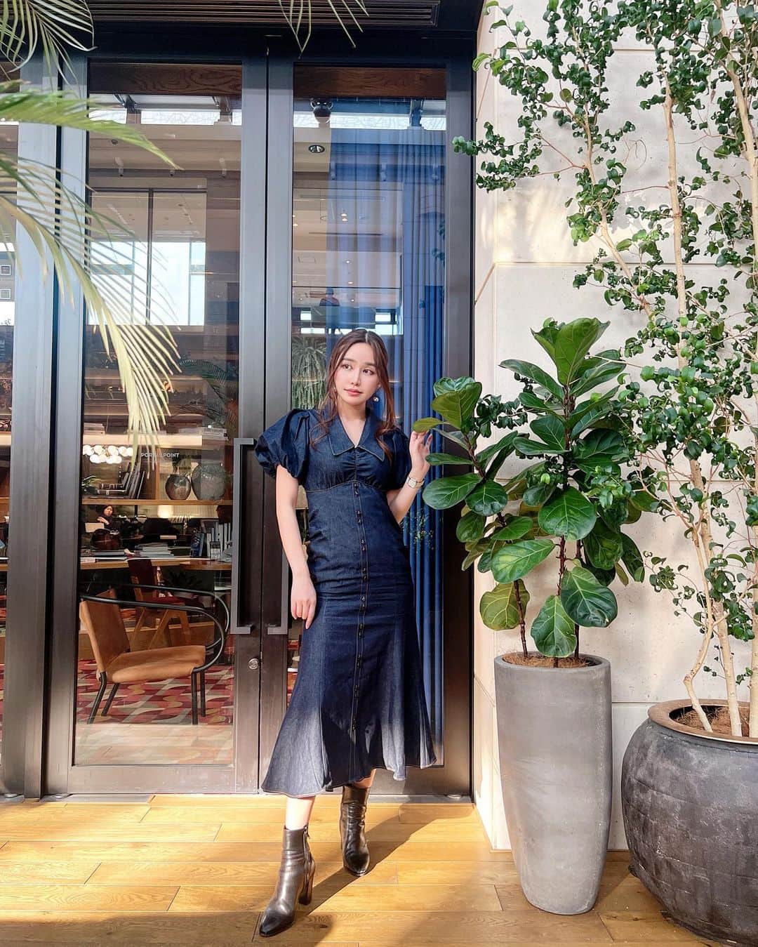 のインスタグラム：「本日の記者発表での衣装は私服でした。🙋‍♀️  @resexxy_official 💓  デニム素材なのにフェミニンで大人で可愛い❤️  #resxxy」
