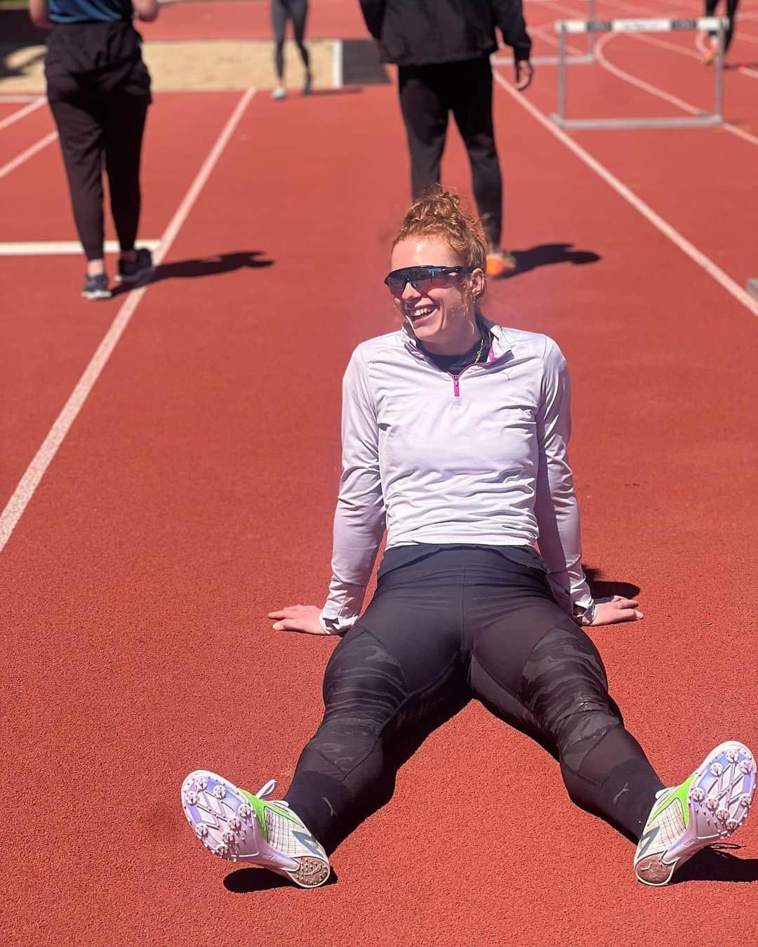 マチルドU・クラマーのインスタグラム：「Squad arrived at @gloriasportsarena and we already got som good sessions in the books ⚡️   I apparently spend a good amount of time sitting when training 🤪 who can relate?」