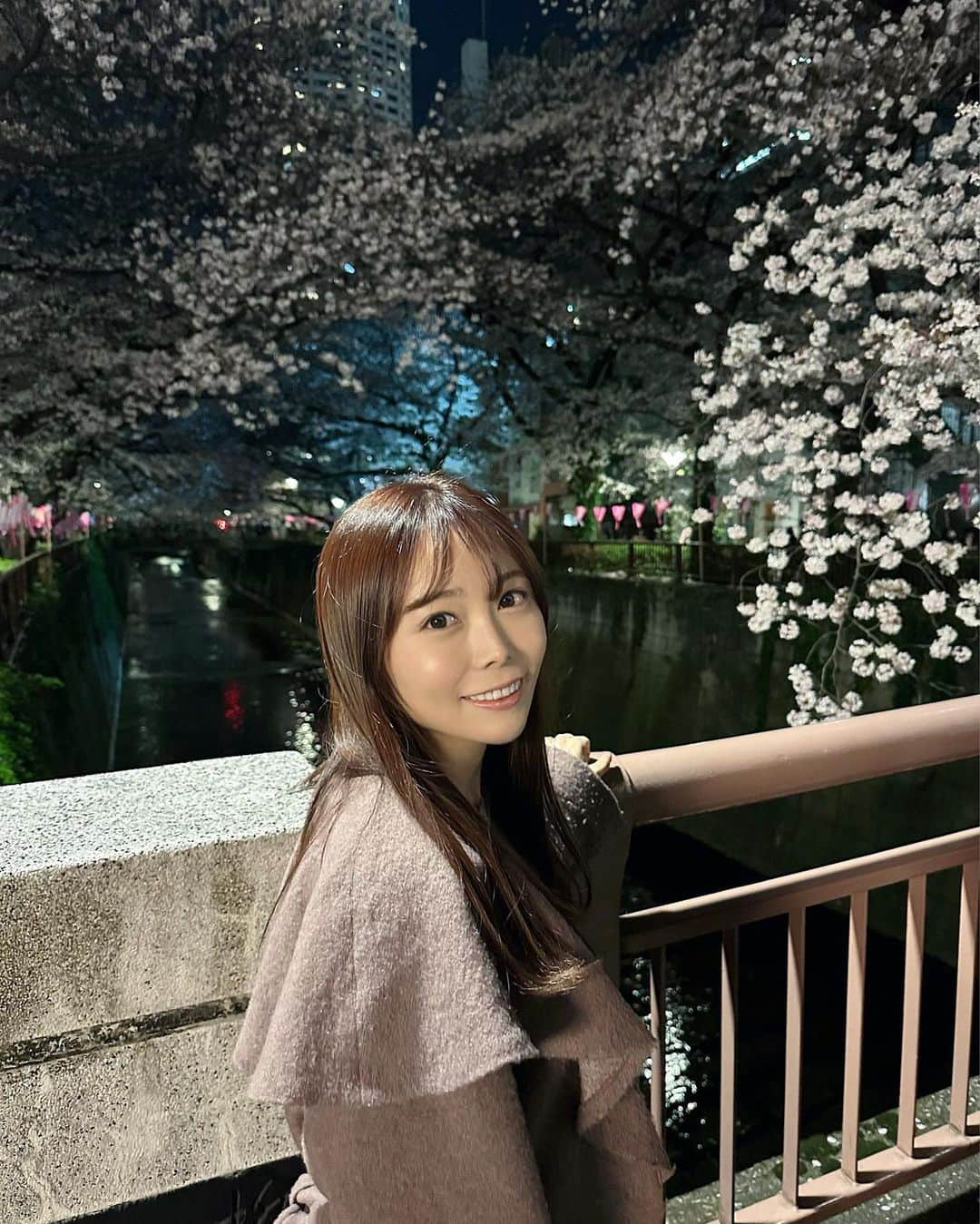 辻満里奈さんのインスタグラム写真 - (辻満里奈Instagram)「夜桜🌸  映えそうな苺のカクテルは、大行列のため断念しました🍓泣  皆さんは、もうお花見しましたか？☺️🍡  #中目黒 #中目黒桜 #目黒川 #目黒川の桜 #中目黒桜まつり #夜桜 #夜桜ライトアップ #桜 #お花見 #アナウンサー #セントフォース #辻満里奈 #🌸」3月30日 22時21分 - marina__tsuji