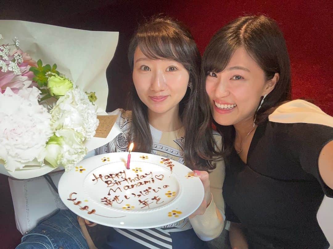竹内里奈のインスタグラム：「🎂♡  まなみさんのお誕生日 お祝いできて嬉しい🤍  まなみさんをイメージした花束を💐 ・ ・ ・ ・ ・ ・ ・ ・ #花束 #お誕生日お祝い #アナウンサー  #ウェスティンホテル東京 #はなのある暮らし」
