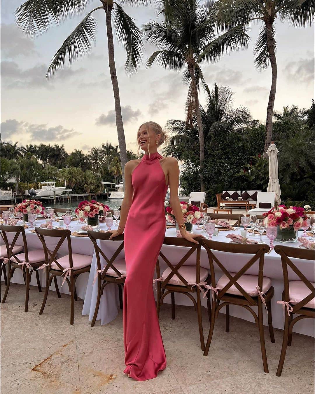 ヴィタ・シドルキナのインスタグラム：「Ok promise last pictures from my b-day…just felt like these shots needed to be on my feed 😁💕  #vitasidorkinastyle #vitasidorkina」