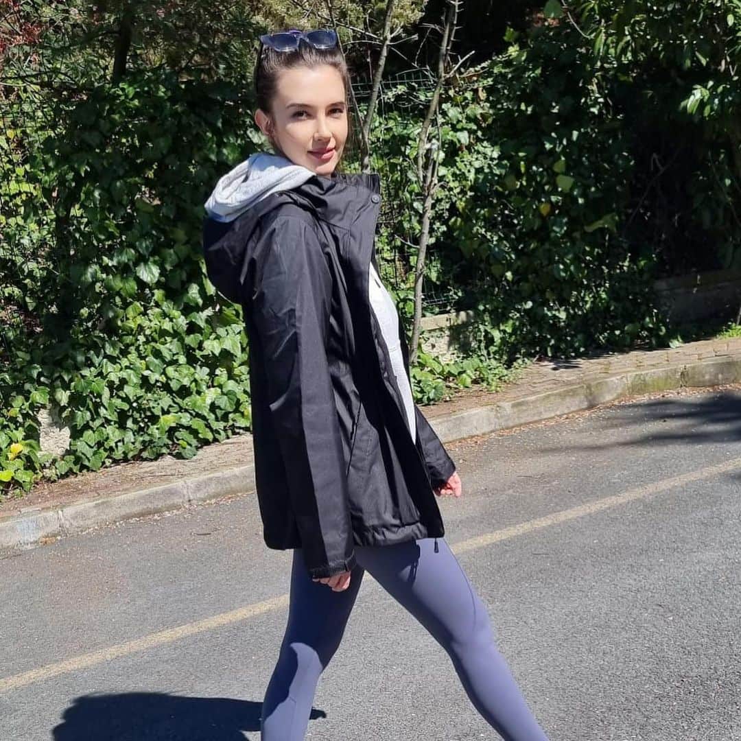 Leyla Lydia Turgutluのインスタグラム：「☀️」