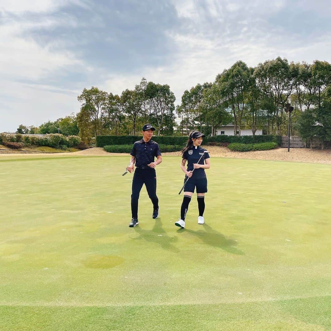高橋萌さんのインスタグラム写真 - (高橋萌Instagram)「先日、新しいゴルフウェアブランド"BUNCUREY(バンクレイ)"の撮影に参加させていただきました🏌🏻‍♀️  初めてゴルフウェアをきたのですが、可愛すぎた…🤭💓 細かいところまでこだわりが詰まっていてとても素敵ですっ⛳️  ホームページもあるので ぜひ覗いてみてください👀  https://buncurey.com  #ゴルフ #ゴルフ女子 #ゴルフコーデ  #BUNCREY #バンクレイ  #ゴルフウェア #ゴルフウェアレディース」3月30日 22時32分 - takahashimoe0225