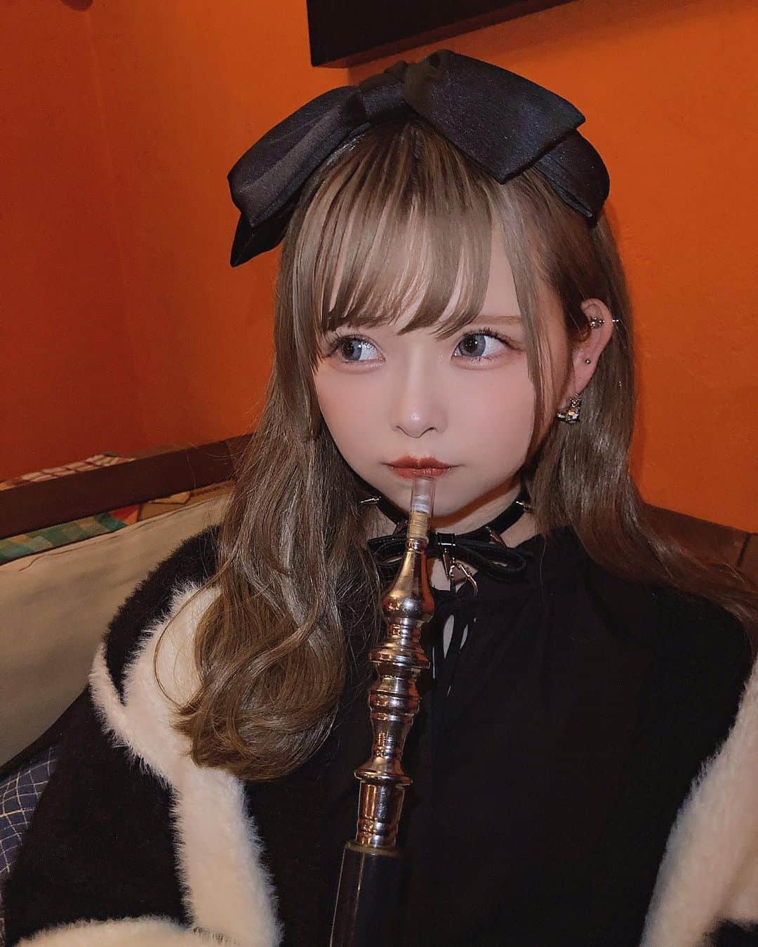 つぐみるんのインスタグラム：「キャロちゃんが撮ってくれた🦭🎶  📷　@kyaro25  ちゅんぴのカラコンかわいすぎ！ rainのドールグレー！！  @_chunpi  @hotel_lovers.official」