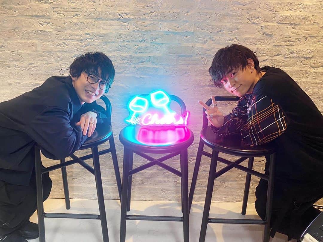 川崎鷹也のインスタグラム：「川崎鷹也×TaniYuuki 幸せ空間でした。コラボ動画YouTubeにてチェックしてね😎🔥 #TaniYuuki #川崎鷹也 #Cheers #愛の歌 #最高に楽しい時間でした #TikTokも楽しかった #たにくんかわちい #撮影中楽しすぎてずっと笑ってた #隣から聞こえて来るハモリ半端ない #また遊ぼうね」