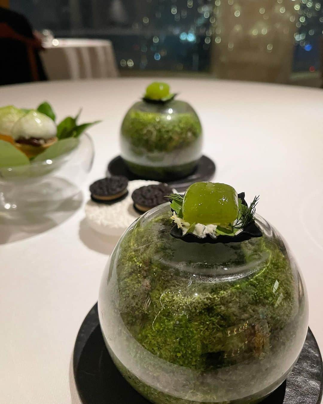 MIKAさんのインスタグラム写真 - (MIKAInstagram)「Miam! 🇫🇷😋❤️  ⠀ このワイングラス素敵、、、🍷 ２枚目は私的にナウシカかまたトロロの世界だよ🌱 ⠀  ⠀」3月30日 23時11分 - cjd_mika