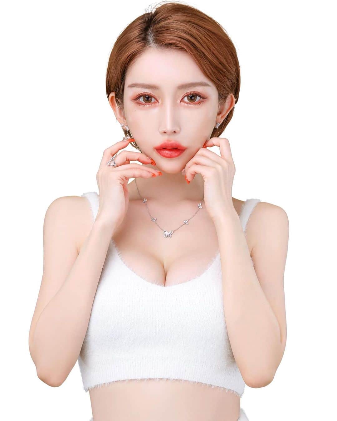 MASAMIのインスタグラム：「新しいプロフィール写真どうかな🥰めっちゃ顔と乳主張w  @atom_graphics さんの神業撮影からの神業高速レタッチを目の前でしてもらえて食い入るように見てしまった！  @omizunochintai さんありがとうございます！」