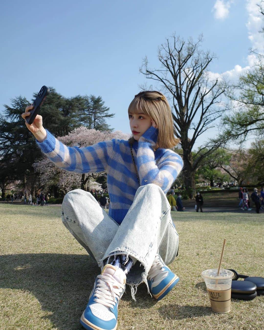 松本愛（まあぴぴ）さんのインスタグラム写真 - (松本愛（まあぴぴ）Instagram)「picnic🥐🌸  スニーカー初おろし〜👟 @maeda_nozomi とお出かけ楽しかった🫶🏻」3月30日 23時14分 - aimatsumoto_45