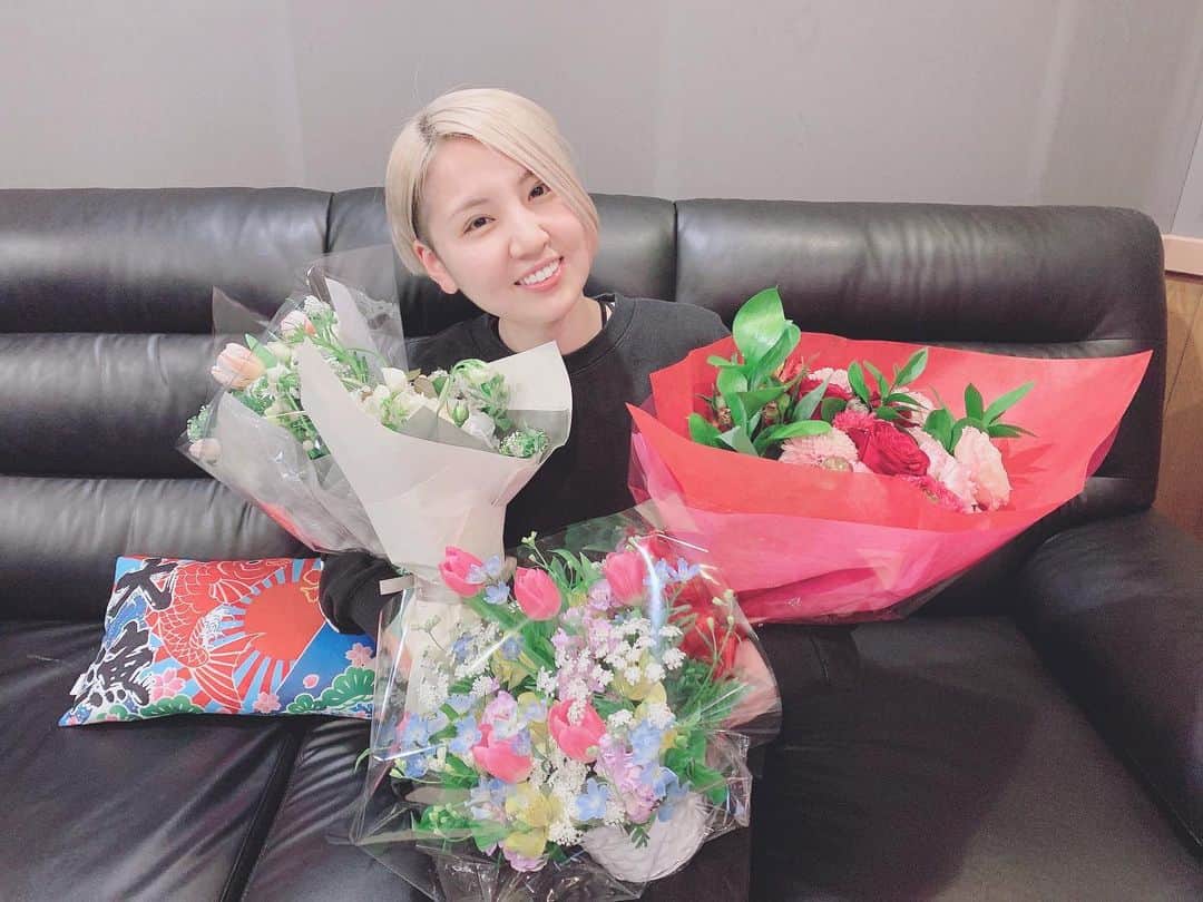 阿部真央のインスタグラム：「FM FUJI『阿部真央のゴチャゴチャらじお』最終回でした！ 3年間本当にありがとうございました！毎週すごく楽しかったです✨ またラジオでもお会いしましょう！  #ゴチャらじ #阿部真央 #fmfuji」