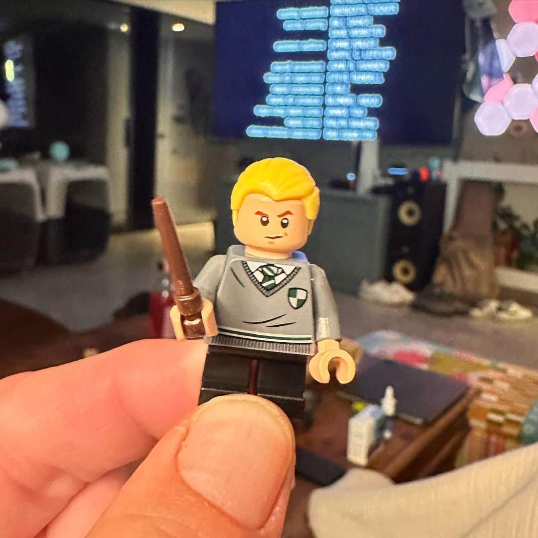 トム・フェルトンのインスタグラム：「This never gets un-cool to me 🐍」