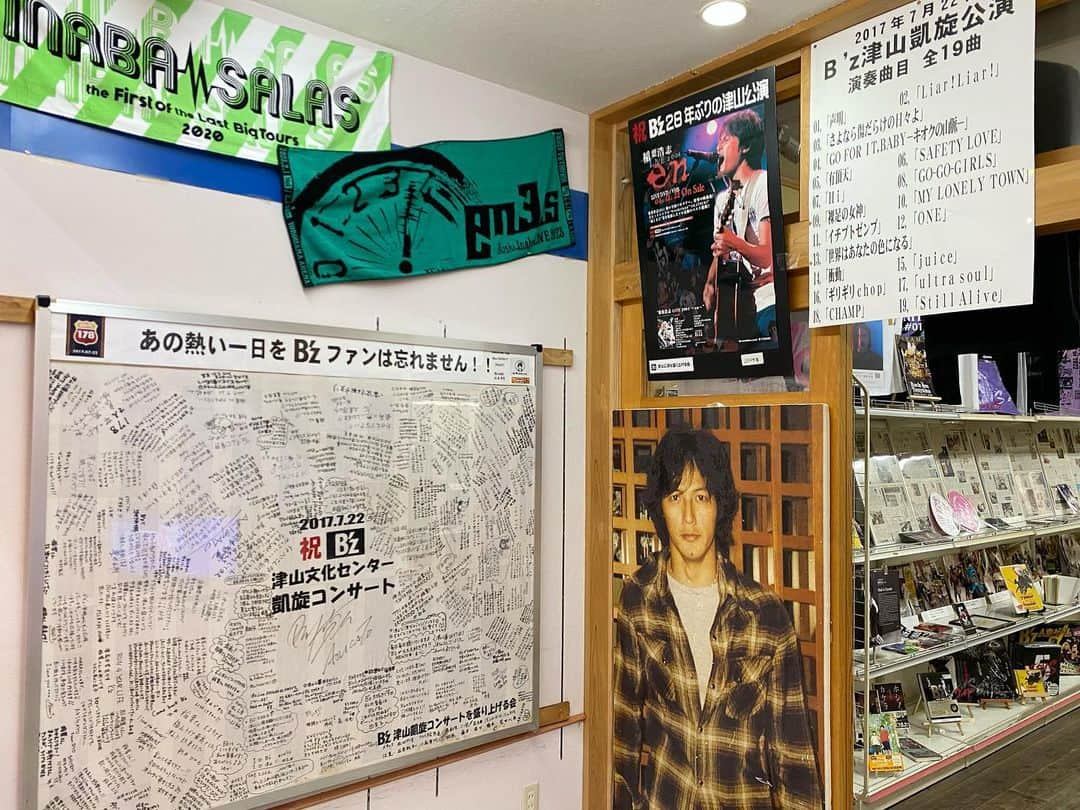 ハロー植田さんのインスタグラム写真 - (ハロー植田Instagram)「津山の銀天街に  先週3/25オープン！！  B’zのお宝多数🤘  ♪行こうよ行こうよ〜あいかわらずなボクら〜（B’z『あいかわらずなボクら』より）  #津山市 #銀天街 #ハロー植田 #bz」3月30日 23時34分 - inababa178