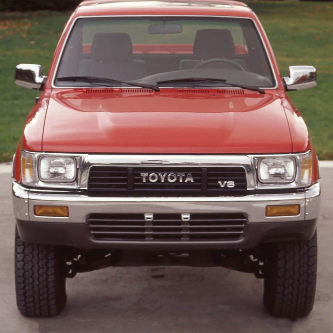 toyotausaさんのインスタグラム写真 - (toyotausaInstagram)「A classic only gets better with time. #TBT 1989 SR5 Xtracab Pickup Truck #LetsGoPlaces」3月30日 23時35分 - toyotausa