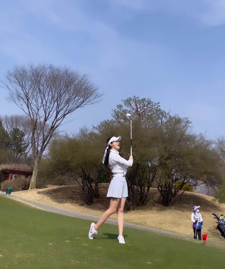 リュ・ヒョヨンのインスタグラム：「#golf #굿샷 #⛳️」