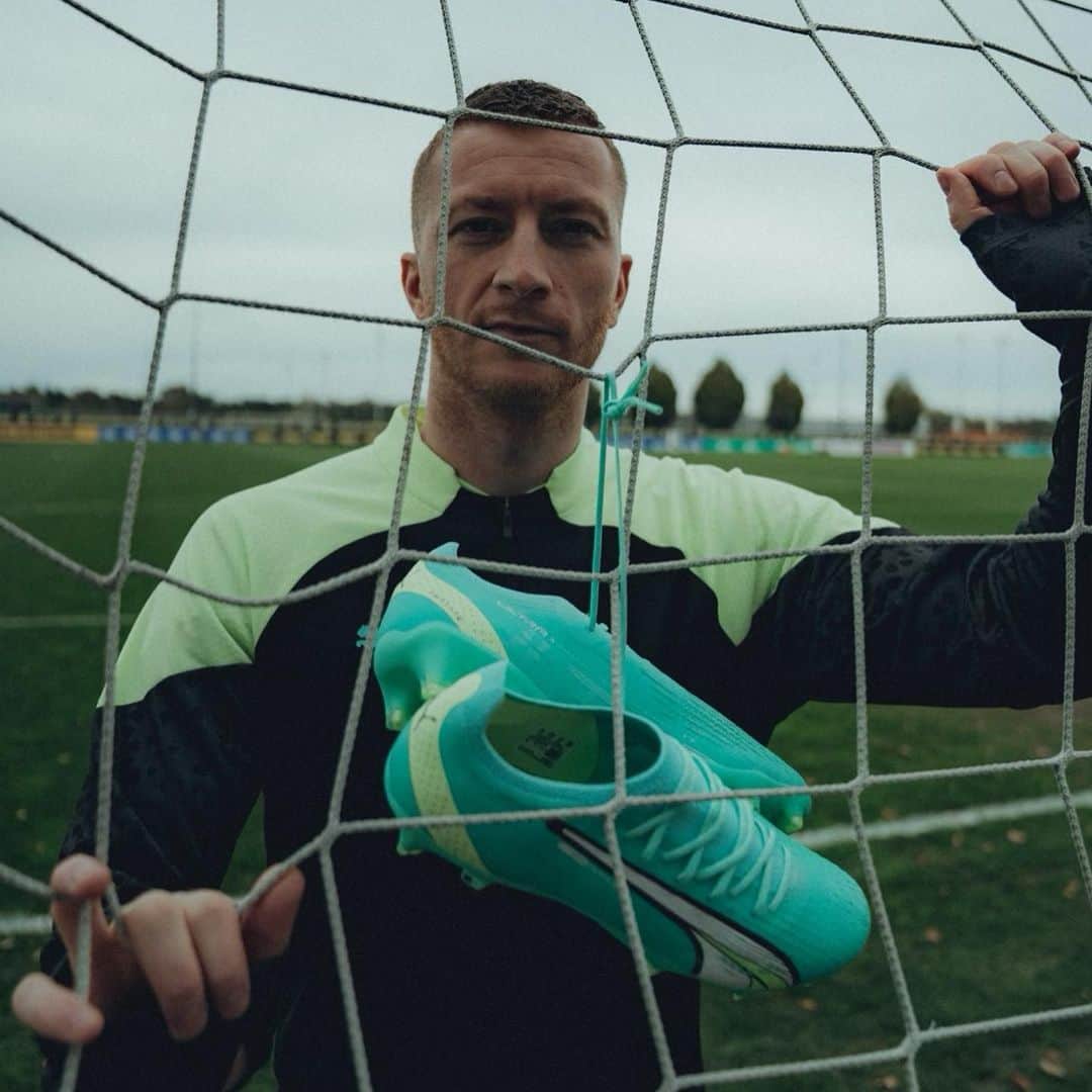 マルコ・ロイスさんのインスタグラム写真 - (マルコ・ロイスInstagram)「Big game boots for big game ...