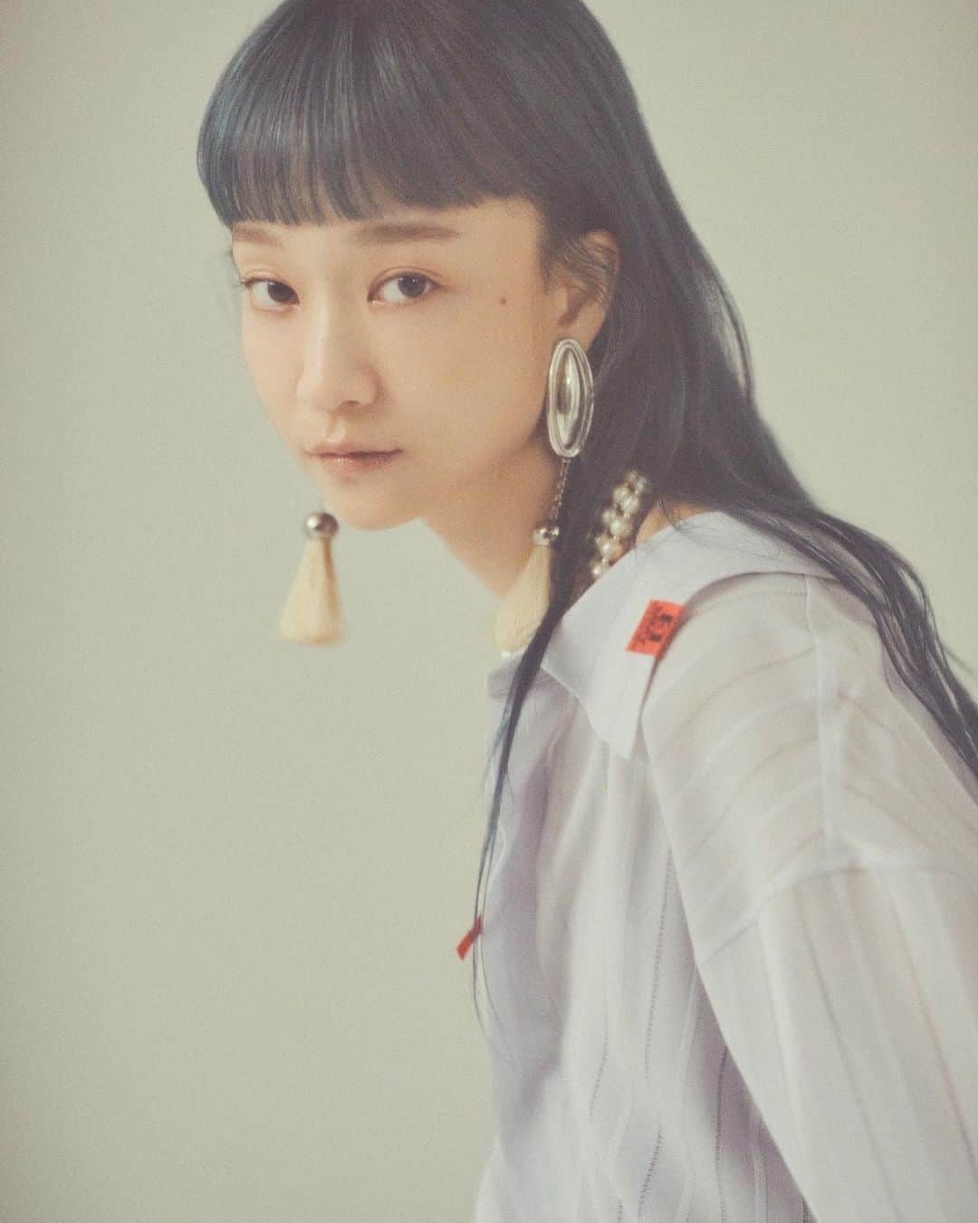 のインスタグラム：「🐚🐚🐚  photographer @hayato_aso.photo  hair&makeup @shikiemurakami  stylist @junya_a0130   🦢」