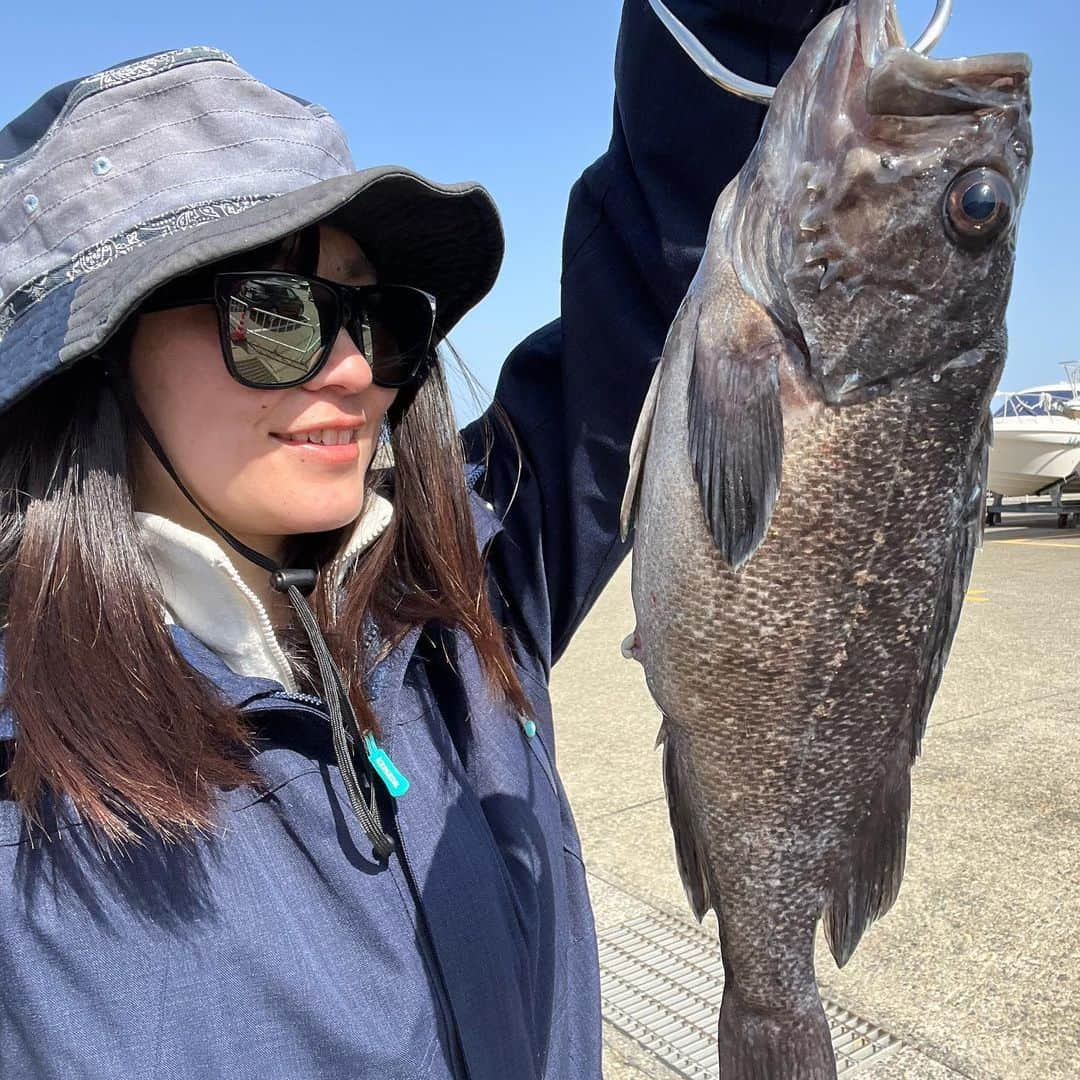 内山ミエさんのインスタグラム写真 - (内山ミエInstagram)「クロソイちゃん🐟🚤  6投だけしてさっさと帰港😂😭🙏✨✨ クロソイ団地で4投目🎣  #釣り #船釣り #船 #クロソイ #船舶」3月30日 23時46分 - mieuchiyama