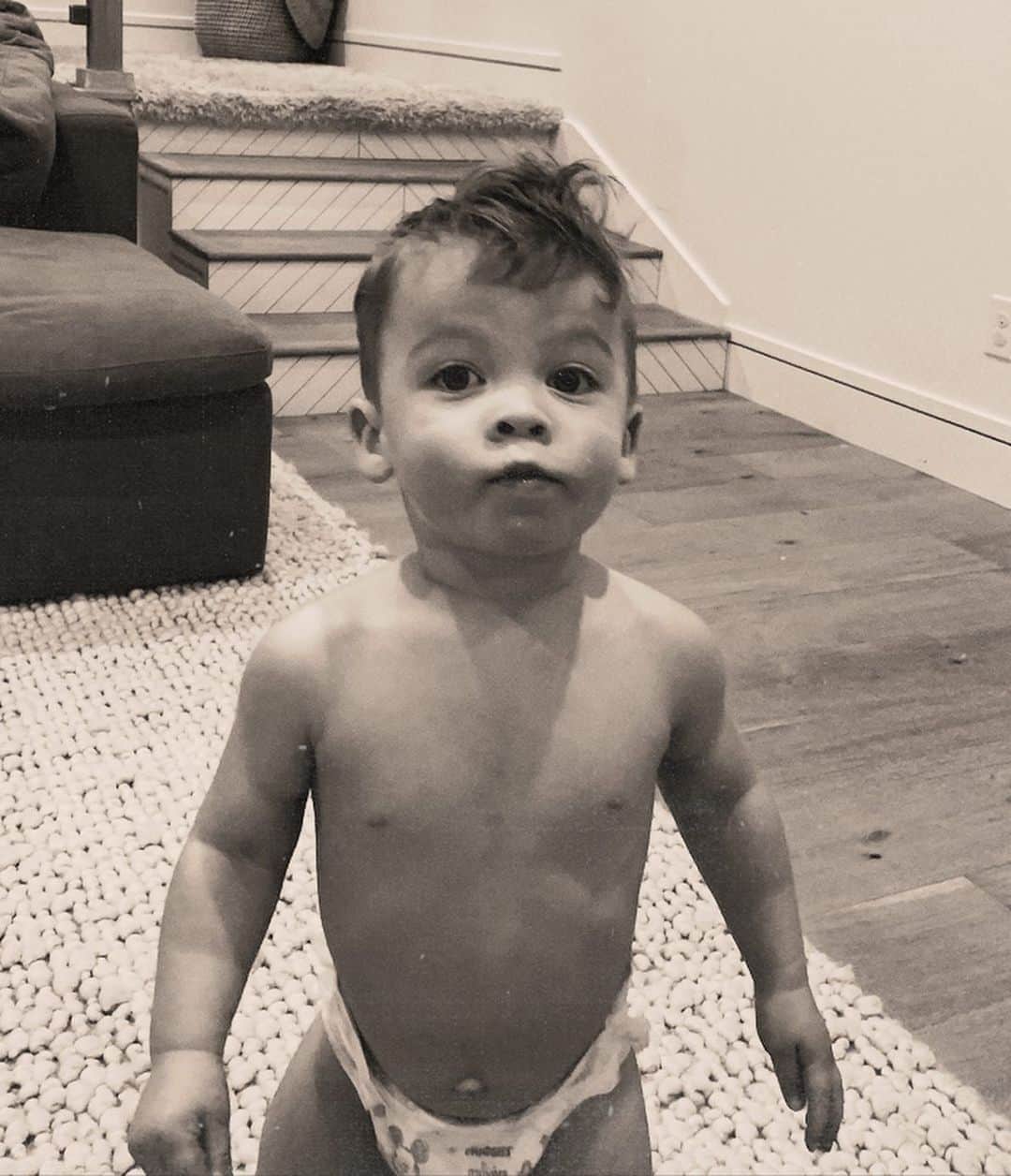 Cara Van Brocklinさんのインスタグラム写真 - (Cara Van BrocklinInstagram)「We are barley letting him come up for air with all the kisses he is getting attacked with 🖤」3月30日 23時55分 - caraloren
