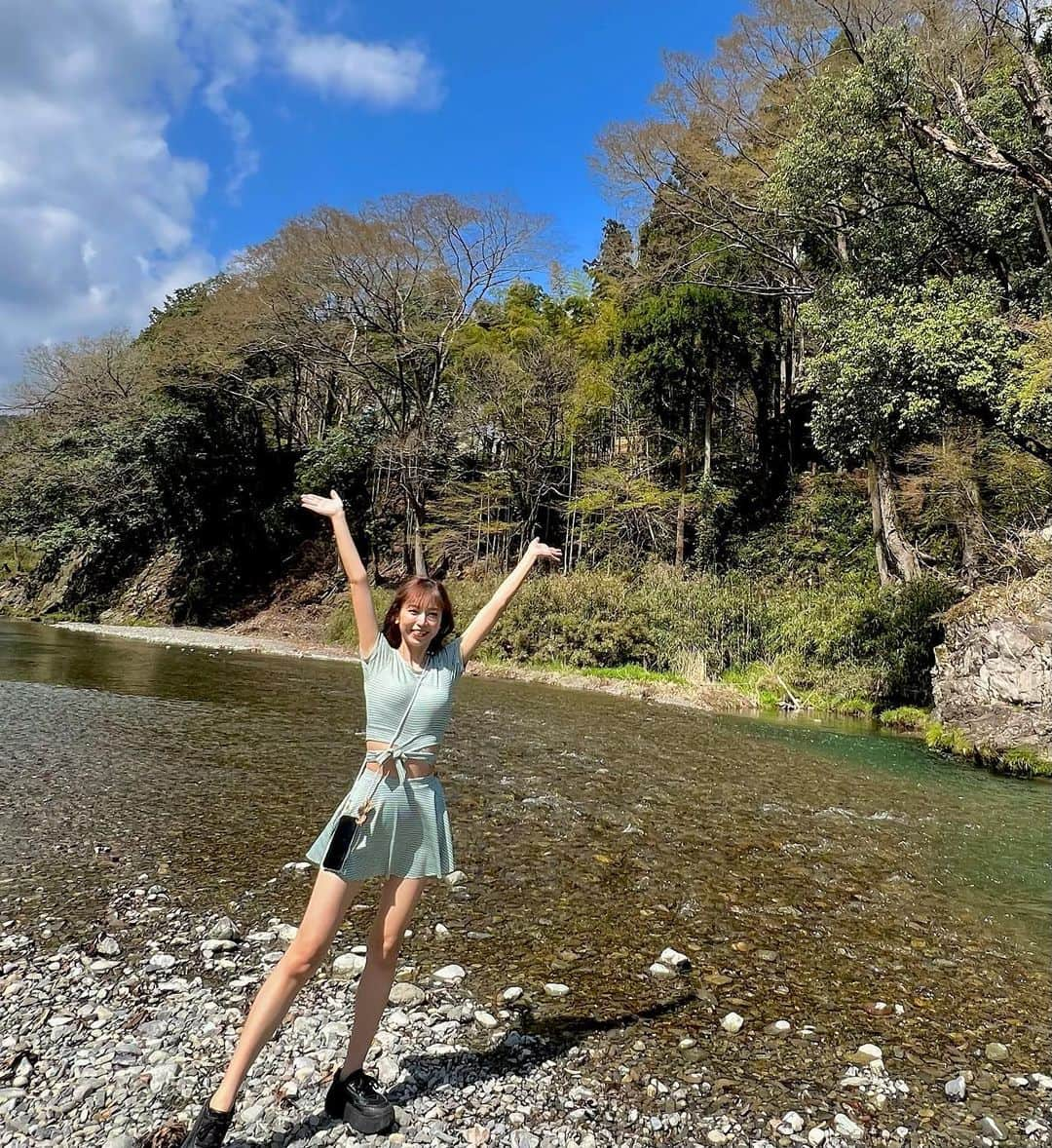 夏江紘実のインスタグラム：「. 体ぽかぽかで久しぶりに夏気分になって楽しめました🌼 お天気良い日はやっぱり気持ちいいね〜♡😊 . .  #秋川渓谷テントサウナ #テントサウナ #秋川渓谷リバーティオ #ootd #drivestyle」