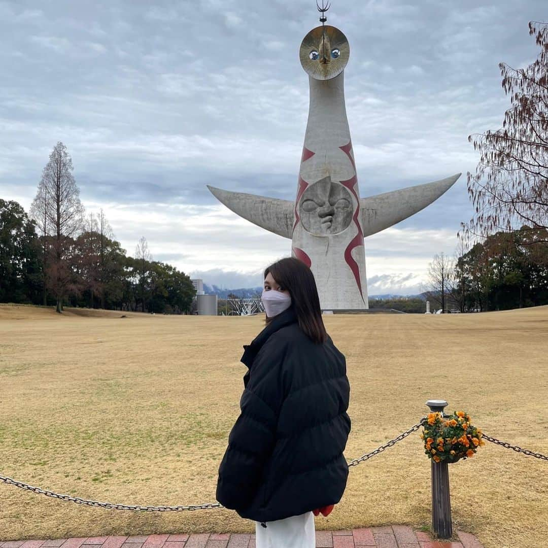 あゆたびのインスタグラム：「岡本太郎ペン🌞  毎月行くと決めたのに3月は行けませんでした  #太陽の塔 #岡本太郎 #大阪万博 #EXPO70 #EXPO70パビリオン  #1970 #万博記念公園 #오사카박람회 #엑스포70 #일본 #태양의탑」