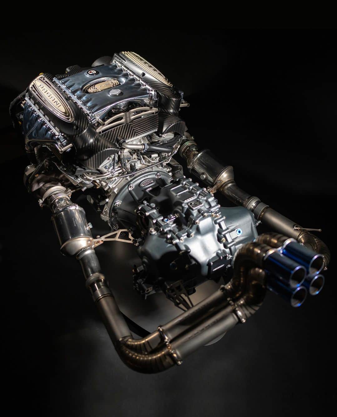 パガーニ・アウトモビリのインスタグラム：「POV: you can hear the sound even from a photograph.  Pagani V12, 864 horsepower of pure technology.  #Pagani #Utopia」