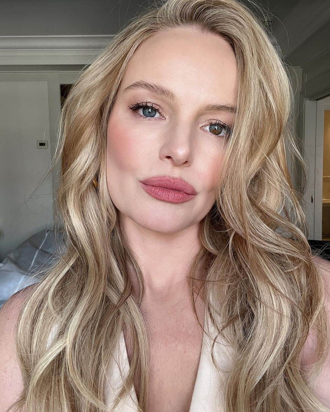 Carolina Gonzalezさんのインスタグラム写真 - (Carolina GonzalezInstagram)「⚜️K A T E⚜️The beautiful @katebosworth  Stylist @samanthamcmillen_stylist  Hair @jennifer_yepez  Makeup by me @cgonzalezbeauty  #MakeupCarolinaGonzalez  #CGonzalezBeauty  Using @armanibeauty」3月31日 0時01分 - cgonzalezbeauty