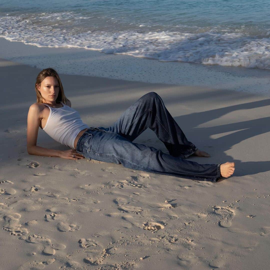 マヤ・ステッパーさんのインスタグラム写真 - (マヤ・ステッパーInstagram)「What New Yorkers wear to the beach…no?  🌊🌊🌊 @closedofficial」3月31日 0時15分 - mayastepper