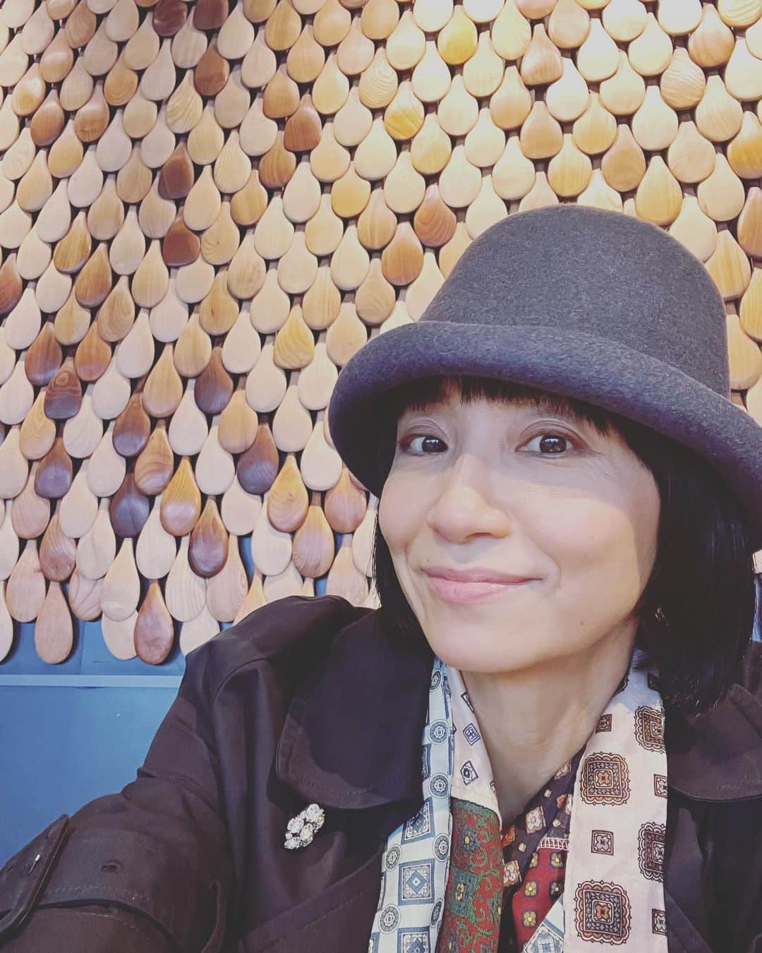奥井亜紀のインスタグラム：「広島のおもひで みたかった❤️しゃもじの壁  #スターバックス #宮島」
