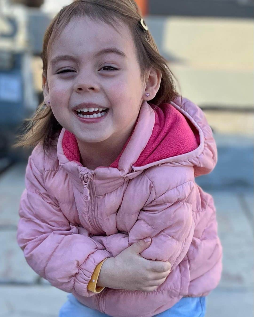 メーガン・デュアメルのインスタグラム：「My girls 👧   Happy days ☀️   #girlmom #miyacharlierose #zoeyheidi」