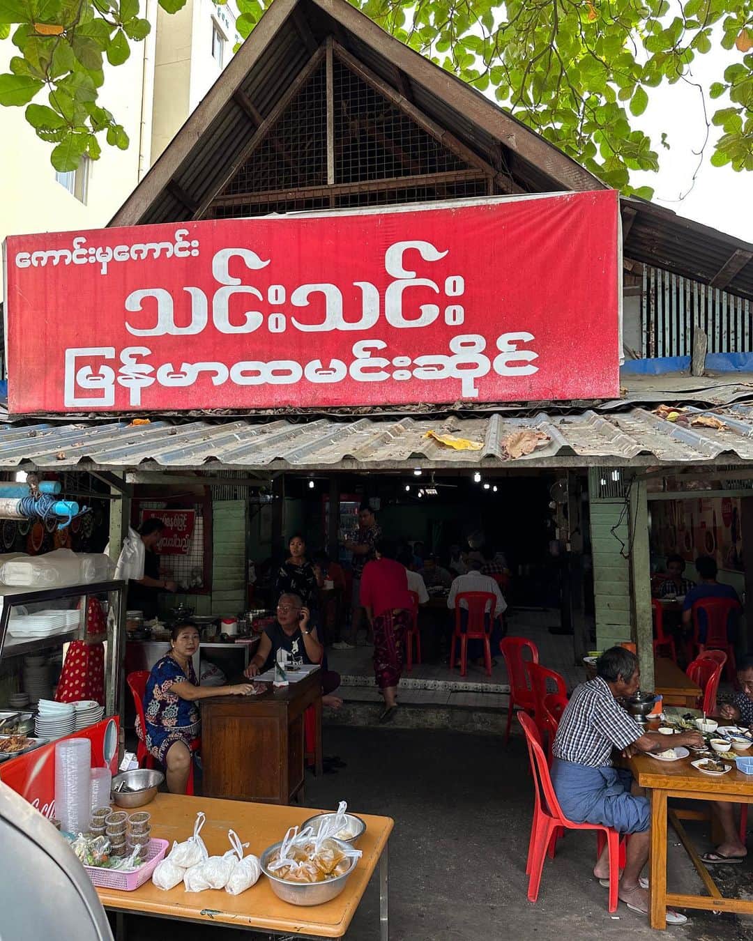 伊藤羽仁衣さんのインスタグラム写真 - (伊藤羽仁衣Instagram)「お仕事で初のミャンマーへ🇲🇲 そして1人旅💛 ミャンマーの人達はとてもピュアで 優しくて…まさにアジアの純真💛  . #Myanmar #hanyito」3月31日 0時45分 - hanyito