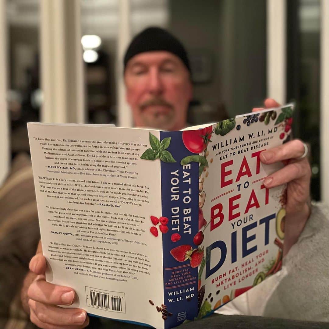 U2さんのインスタグラム写真 - (U2Instagram)「Another great read from my friend @drwilliamli #EatToBeatYourDiet」3月31日 0時50分 - u2