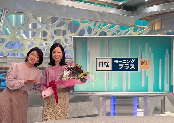 天明麻衣子のインスタグラム：「八木キャスターと末武アナと記念にパシャリ📷  お二人の経済に対する姿勢からたくさん学ばせてもらいました。尊敬する先輩方と一緒にお仕事させて頂き光栄でした！  #日経モーニングプラスft #bsテレ東 #経済キャスター #卒業 #いつもフランクに接してくれてとても嬉しかったです」