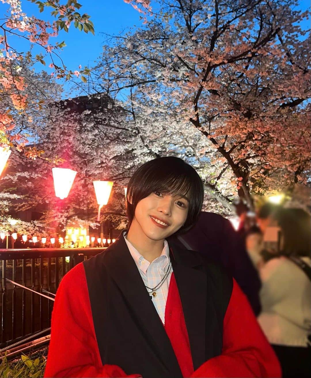 星野晴海さんのインスタグラム写真 - (星野晴海Instagram)「高校生最後の日でした；； 高校生が終わると本格的に大人になっちゃうんだという実感がふつふつとわいてきました。 まだまだ子供でいたいです ¨̮笑  けど今年見る桜は、門出をお祝いしてくれているように見えて、例年より綺麗でとても惹き込まれました。 はるも桜のように精神美を磨いていこうと思います🌸¨̮」3月31日 18時45分 - harumi_supafuru