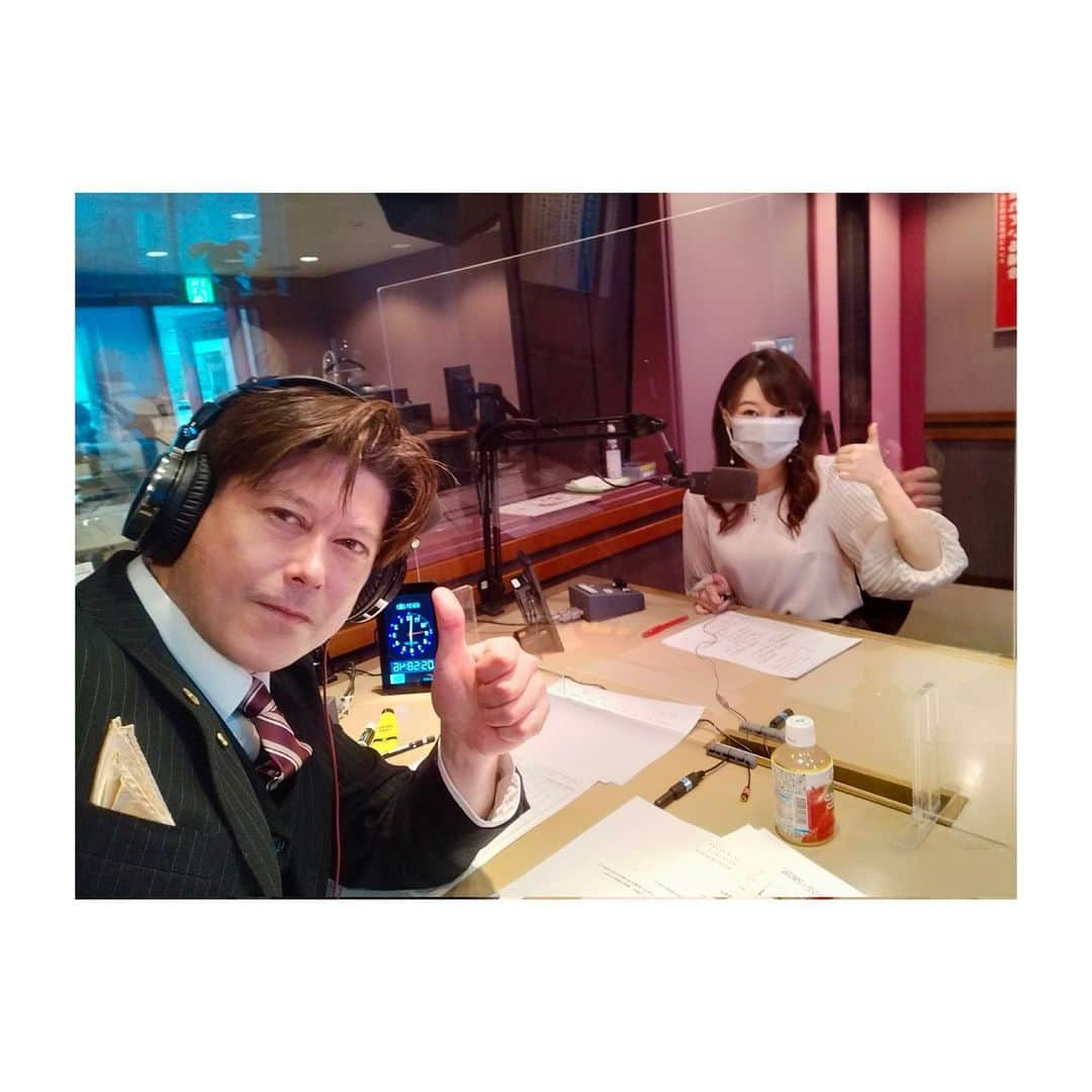 楠紗友里のインスタグラム：「* 『レディオファントム』本日ラストデーでした😭📻  眞善さんとは、5年のお付き合いでした🥹 コロナ前は、ファントムチームで宇都宮に旅行して ひたすらビール×餃子を楽しんだり🍺🥟 私の地元・横須賀に来てくださったこともありました🥺✨ 思い出が本当たくさん…！  毎週金曜朝当たり前のようにお会いしていたのが、来週からなくなってしまうのはものすごく寂しいです。😢  またどこかでご一緒できますように…🥺🥺  #今年度ラスト #卒業 #レディオファントム #Nack5 #岡田眞善 さん」