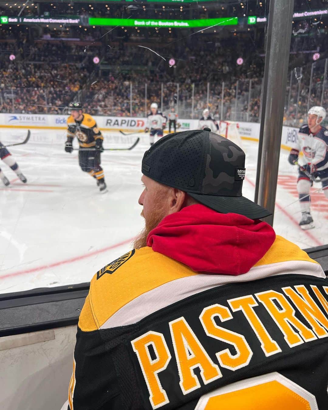 ジャスティン・ターナーのインスタグラム：「@davidpastrnak #FTW  @nhlbruins 💪🏽💪🏽💪🏽」