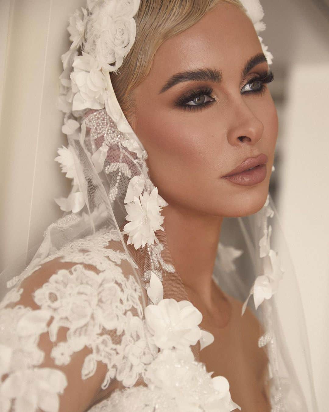 エリー・ゴンサルヴェスのインスタグラム：「a moment for our private ceremony look 🤍  thank you to everyone who made our days so special  Wedding Planner | Stylist @alysiabridgerevents Wedding Venue @laluna.beachclub Photography @laurenschulzvisuals Film @followcaio @dominicthwaite  Accommodation Venue @palazzoversace  Transport @porschecentreGC Super Yacht @rivieraboats   Bridal gowns @oglialorocouture  Ross’s Suit @dyonsu Jewellery @calleijajewels  Hair @brodieleerokstar @LorealPro Make Up @alexperrinmua Media @weddedwonderland  Stylist @styledbybloom_  Flowers @theblossomtreecompany  Bouquet @mrsgibbonsflowers  Candles @candlesbyjessica  Champagne Tower @champagnewalls_goldcoast  Sax @mrsaxaustralia  Wedding Cakes @ekats  Fireworks @osmicproductions  Celebrant @marriedbyjake Private Dinner caterer @chef_mcleod @alfreshco_catering  Bridal robes @homebodii」