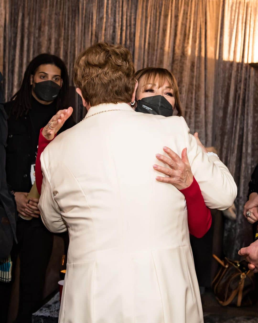 ジェーン・シーモアさんのインスタグラム写真 - (ジェーン・シーモアInstagram)「Last night was absolutely incredible! 🤩 Here we are meeting with Elton before his last show ever in Dublin! ♥️ ⁣⁣⁣ ⁣⁣⁣ The concert was unbelievable, Elton’s performances are magical. It was a very emotional evening for everyone. So grateful to have been there, thank you @cupra_official for the invite!⁣ ⁣⁣ 📸: @bengibsonphoto」3月31日 2時47分 - janeseymour