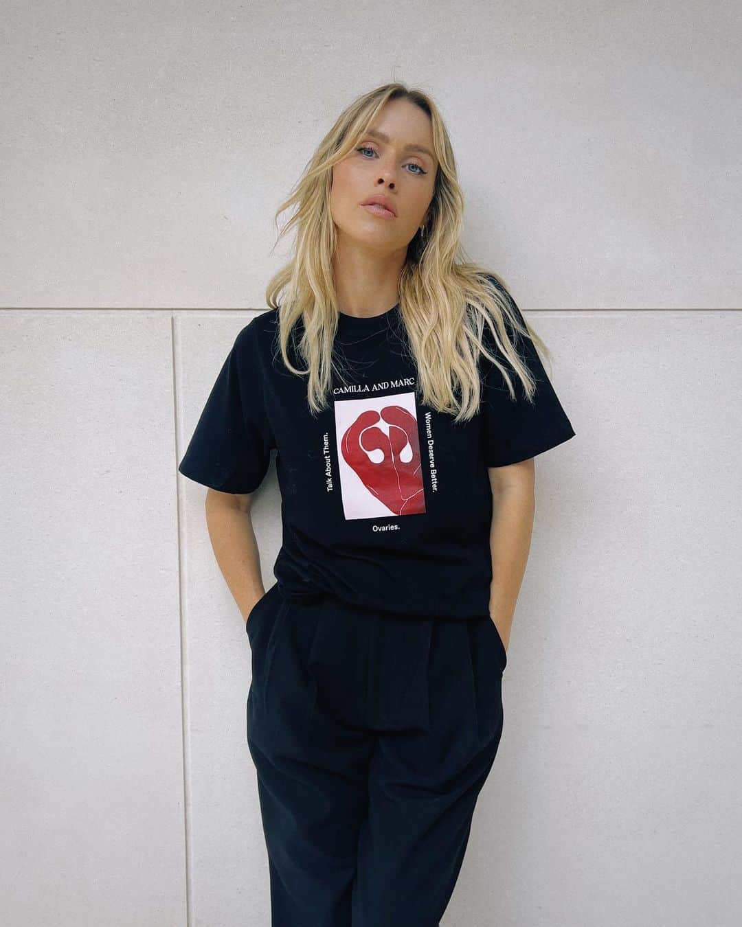 クレア・ホルトのインスタグラム：「Ovaries. Talk About Them. There is no test for the deadliest female cancer, and millions of women are diagnosed when it is too late. Help make history with @camillaandmarc by getting an early detection test to clinical trials in the next 3 years. Join the conversation, buy a t-shirt, make a donation – every single dollar goes directly to the lab.  #OvariesTalkAboutThem」