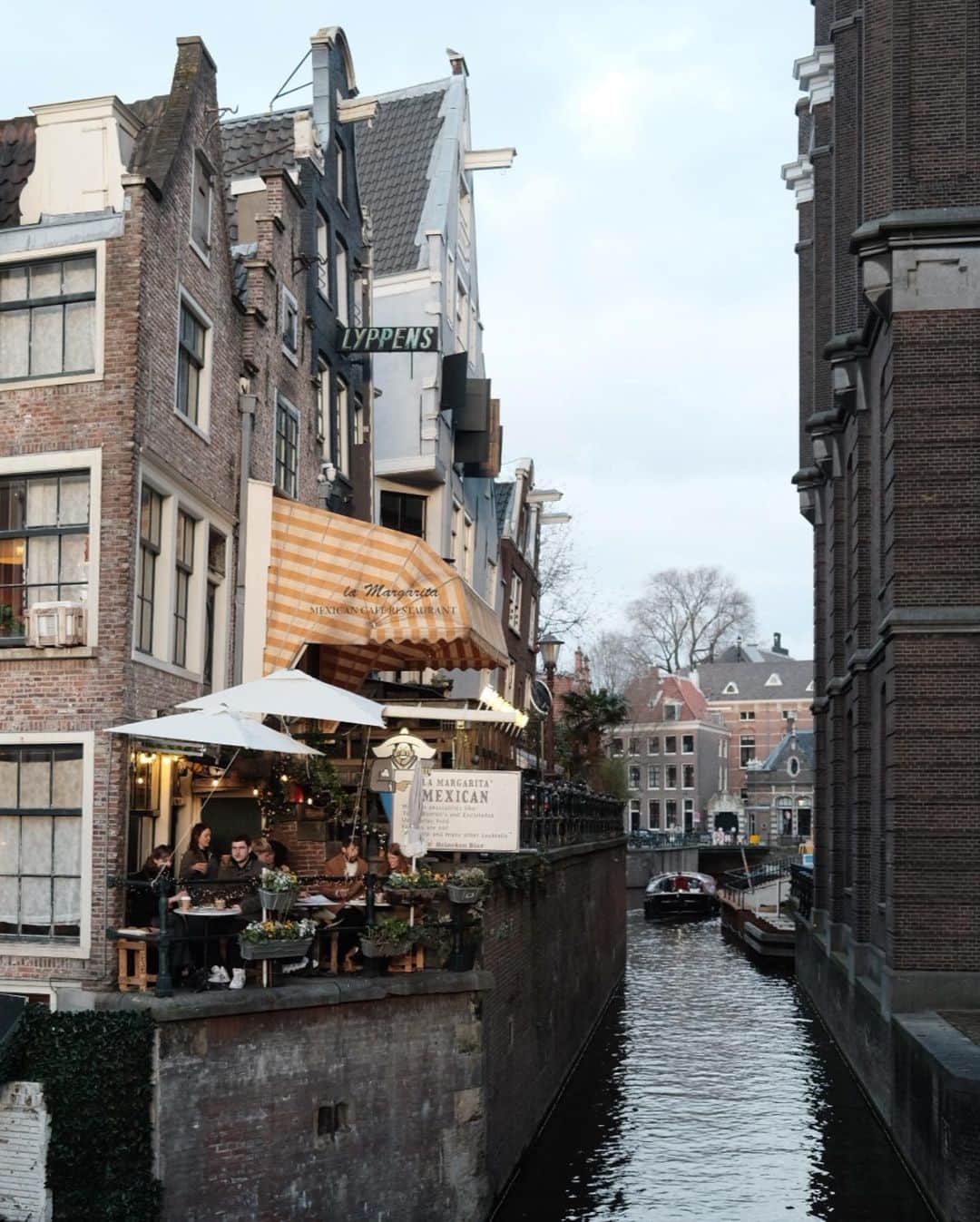 有働真帆さんのインスタグラム写真 - (有働真帆Instagram)「Amsterdam 🇳🇱📷 #x100v #fujifilm」3月31日 3時29分 - maho_udo