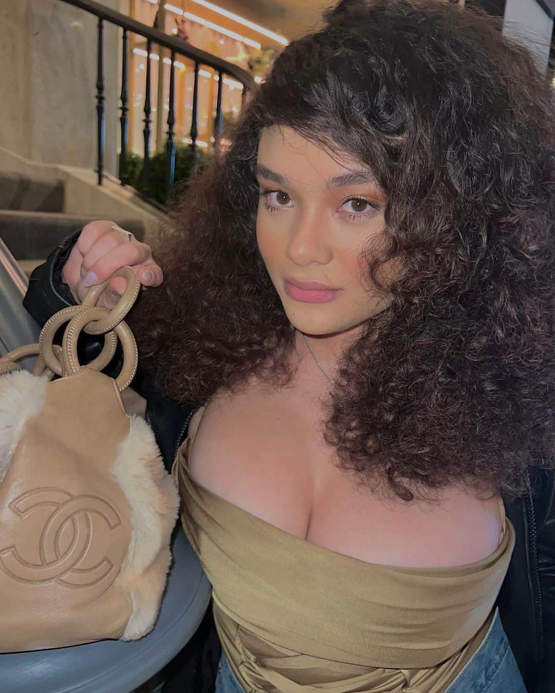 ダイアナ・ヴェラスのインスタグラム：「bon appétit」