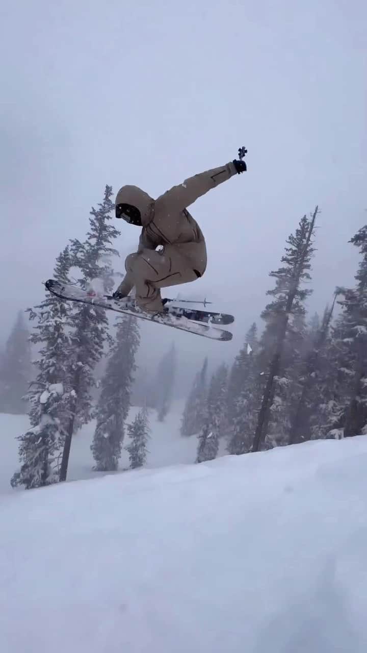 Smithのインスタグラム：「Floating (adj.): Suspended in water or air. Aka @dylansiggers ☁️  A behind the scenes look from a recent photoshoot in Utah with the team.   📹: @franzperini」
