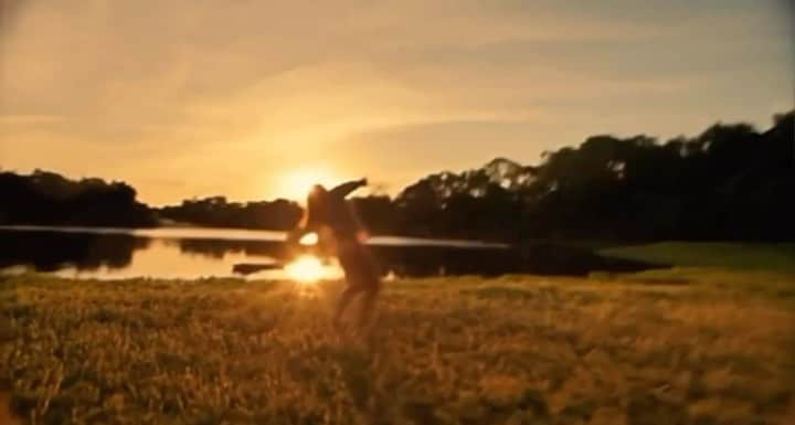ジュリアナ・パエスのインスタグラム：「1 ANO DE ESTREIA DE PANTANAL! 😱😱 Eu não estava preparada pra essa data, gente!!! Agora tô aqui matando a saudade de várias cenas da novela e vc vai assistir comigo também!! Prepara o lencinho e vem comigo ver a despedida de Maria Marruá em #Pantanal! E me conta aqui… Qual a sua cena favorita? #TBT」