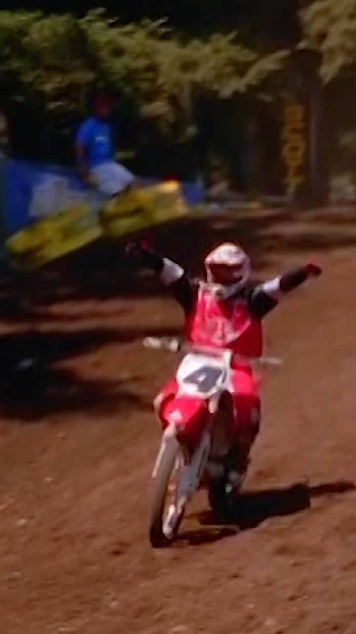 リッキー・カーマイケルのインスタグラム：「24 outdoor motocross wins following an ACL injury, and that wasn’t even his plan. Just another reason why RC is the Greatest of All Time.  🐐 GOAT Strafer 👉 Available Now 🔗 Link in Bio  #foxmoto #goat #rickycarmichael」