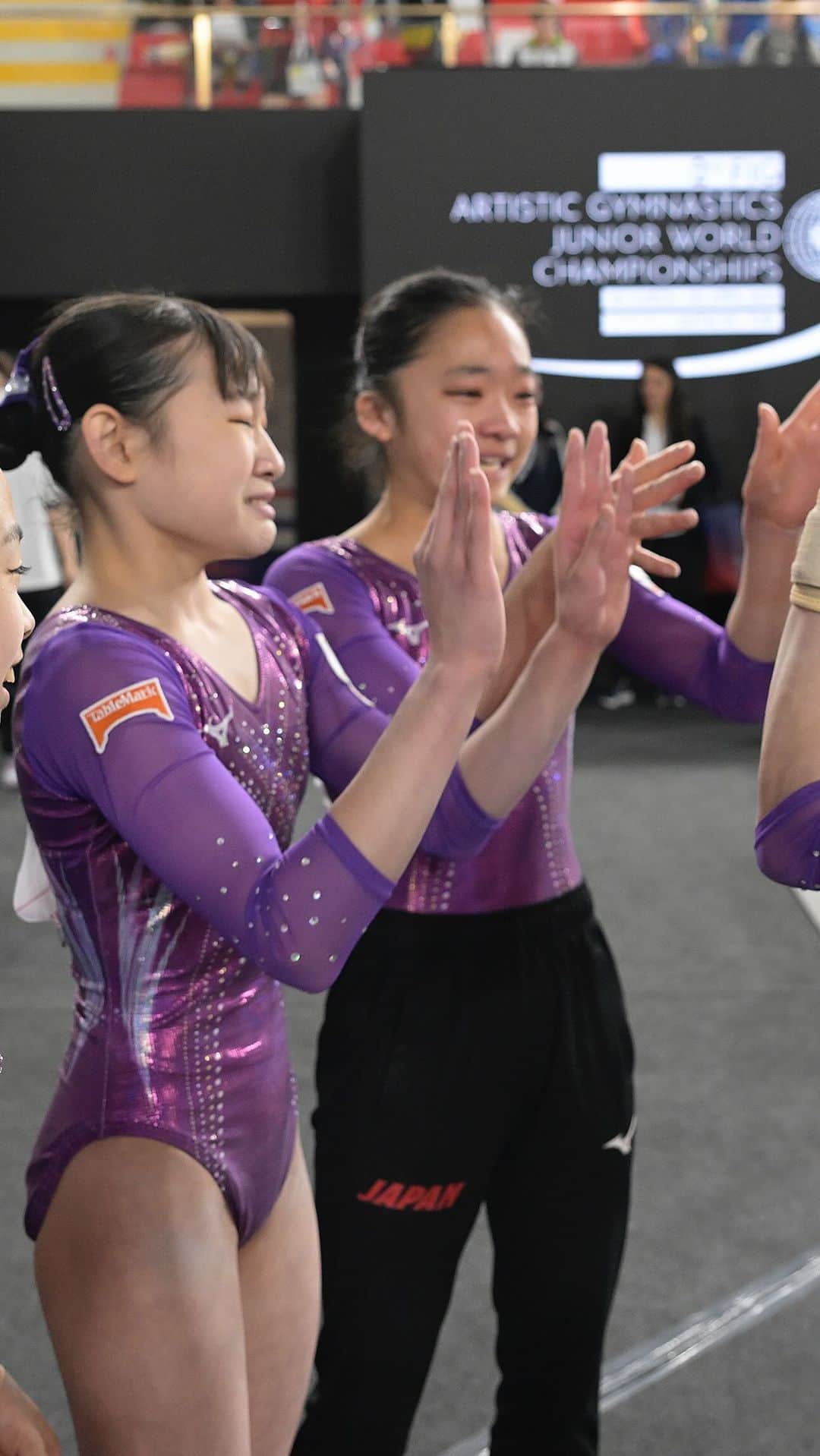 のインスタグラム：「What a 24 hours for Japan 🇯🇵   After their men won the team title yesterday, the women made it a clean sweep today 🔥  This is Twists and Turns, start the clock ⏰   #ARTJuniors2023 #Gymnastics」