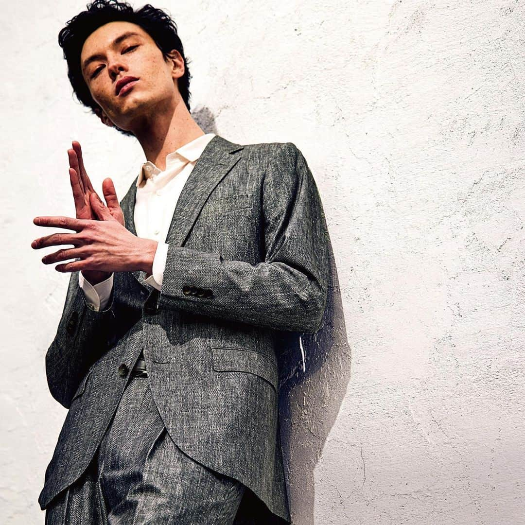 コムサメン公式さんのインスタグラム写真 - (コムサメン公式Instagram)「【ARTISAN MEN】  《ニュークラシック・セットアップ》 職人技が光ります。  しなやかなストレッチ素材に ヘリンボーン柄をプリントした 開発素材のセットアップです。  クラシックは進化することで 　クラシックでいられるのです。  ジャケット ¥75,900 パンツ ¥36,300 全て税込価格  #commecamen#artisanmen#βmen#fivefoxes#コムサメン#アルチザンメン#ベータメン#ファイブフォックス#コムサステージメン#ベータレディースメン#メンズファッション#メンズウエア#2023#ジャケットコーデ #パンツコーデ #ジャケット #パンツ #クラシック #セットアップ #セットアップコーデ #ストレッチ素材 #ストレッチ #ヘリンボーン #ヘリンボーン柄」3月31日 11時55分 - commecamen_official